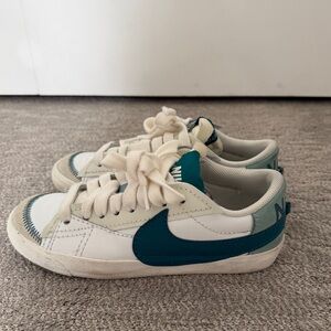 Nike women’s White and Teal Sneakers. Size 8.5